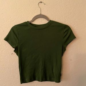 aritiza TNA dark green ribbed t shirt